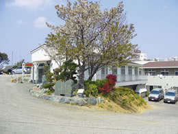 園庭の句碑からみた全景